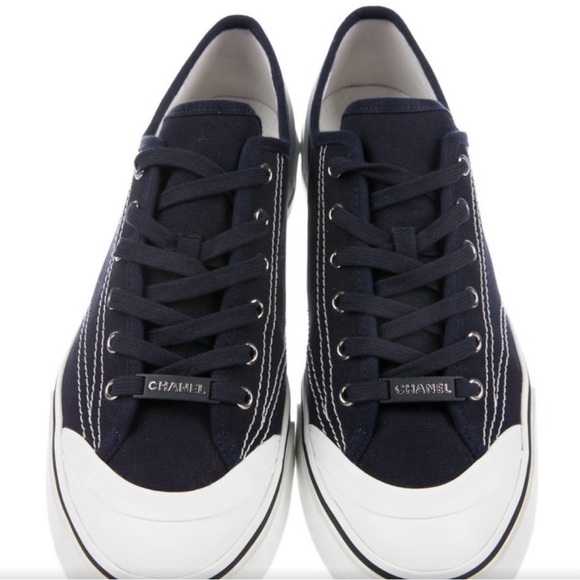 CHANEL SUEDE/VELOUR SNEAKERS BEAUTIFUL AND NEVER WORN ONLY ACROSS MY CARPET - Picture 1 of 16